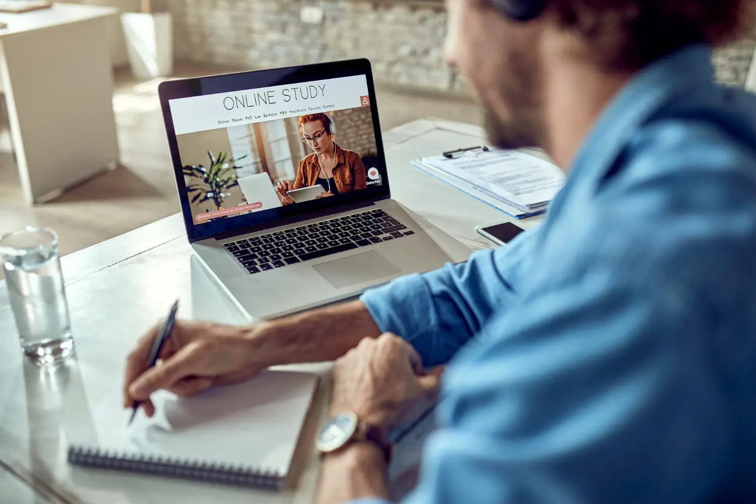Online vs. Offline Computer Courses: Which One Should You Choose?